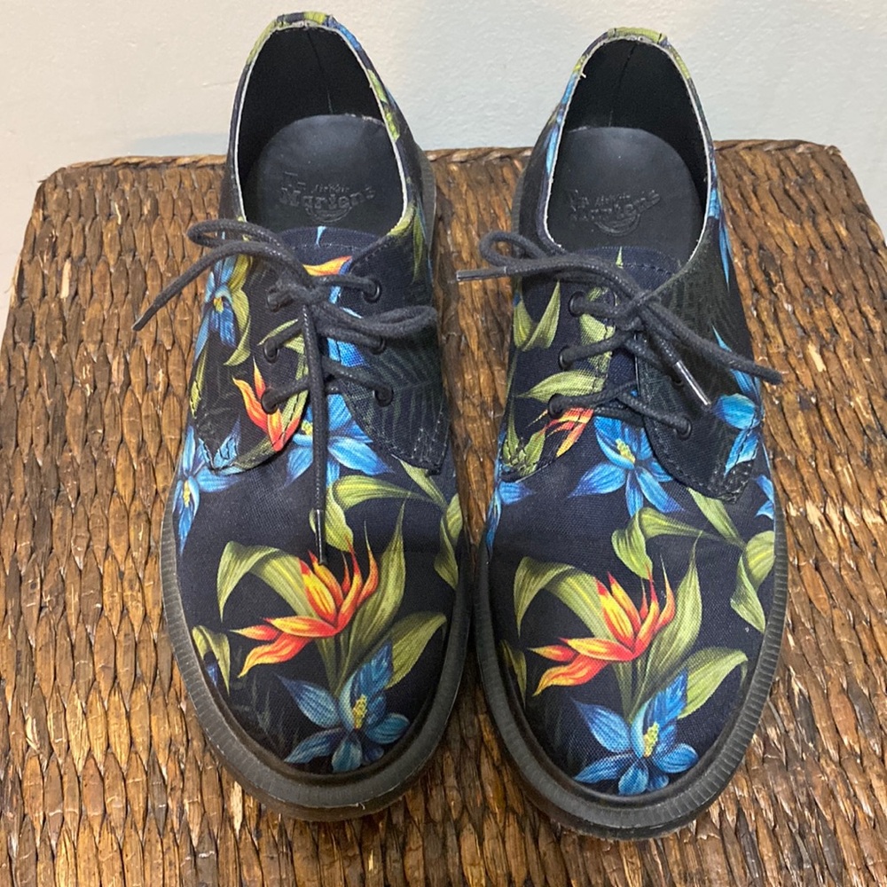 Dr. Martens Lester black Hawaiian Floral canvas shoes